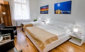 Anabelle Bed And Budapest